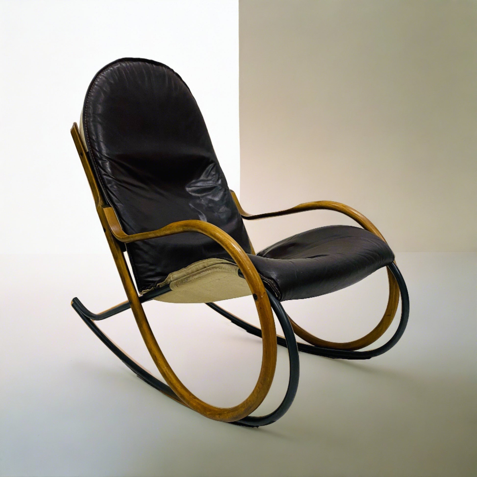 ROCKING CHAIR "NONNA" BY PAUL TUTTLE FOR STRÄSSLE INTERNATIONAL, SWITZERLAND 1970S