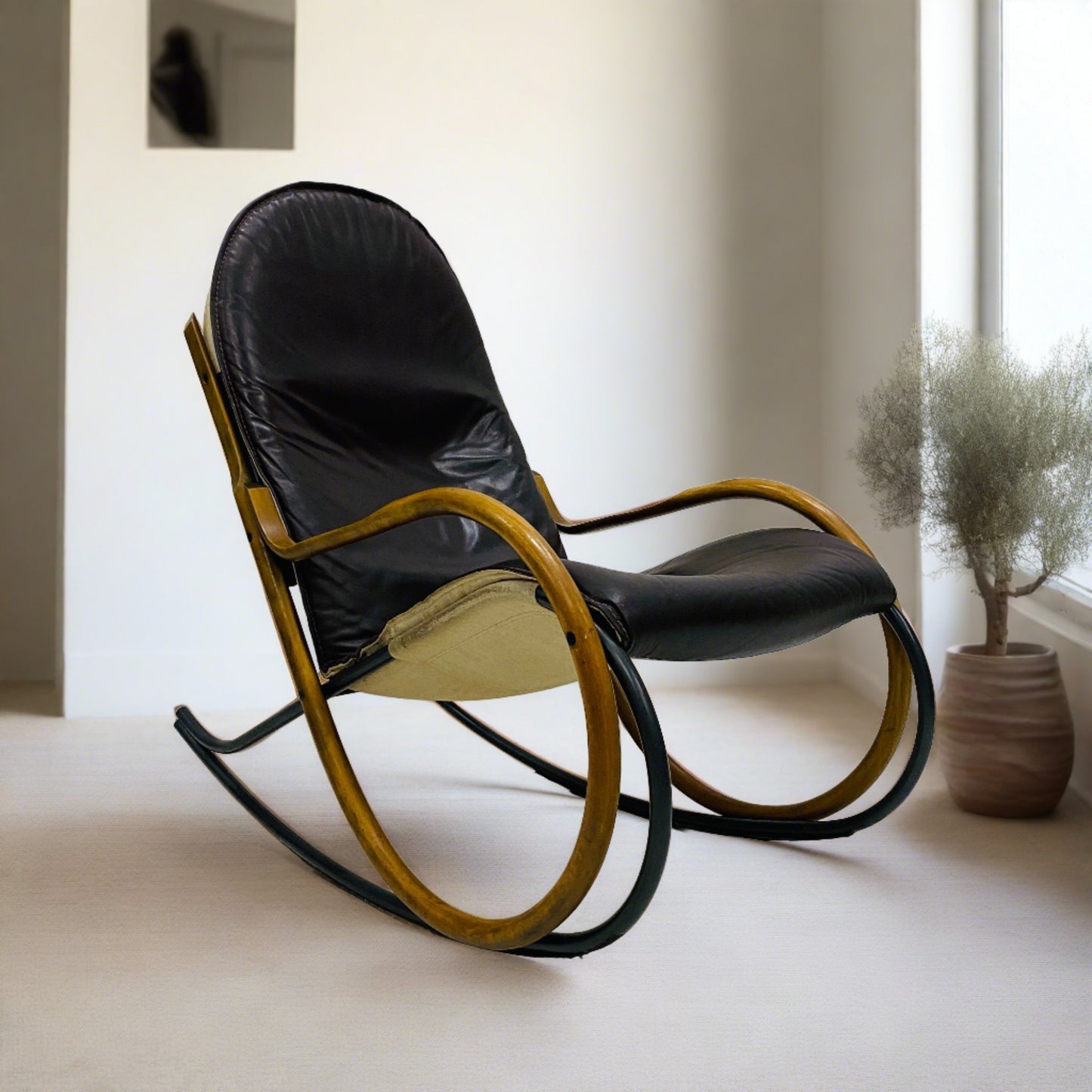 ROCKING CHAIR "NONNA" BY PAUL TUTTLE FOR STRÄSSLE INTERNATIONAL, SWITZERLAND 1970S