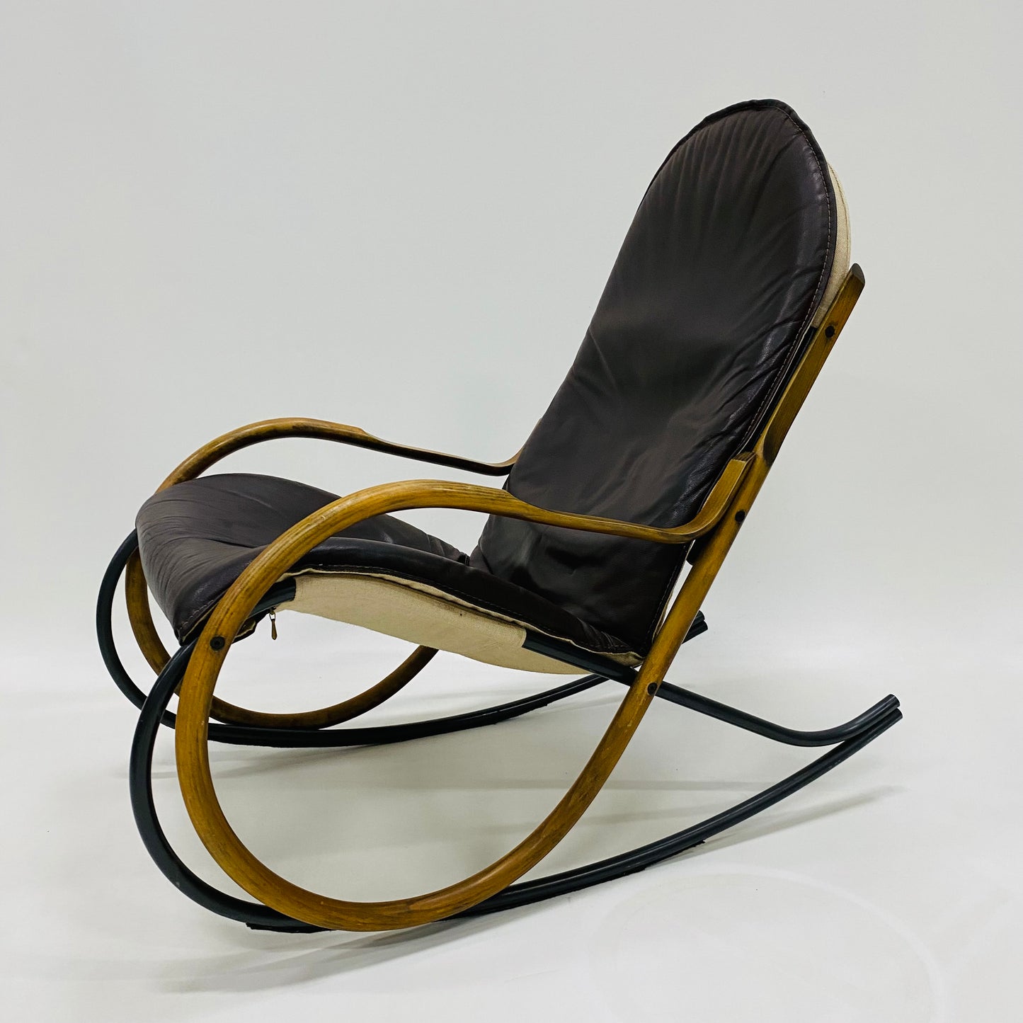ROCKING CHAIR "NONNA" BY PAUL TUTTLE FOR STRÄSSLE INTERNATIONAL, SWITZERLAND 1970S
