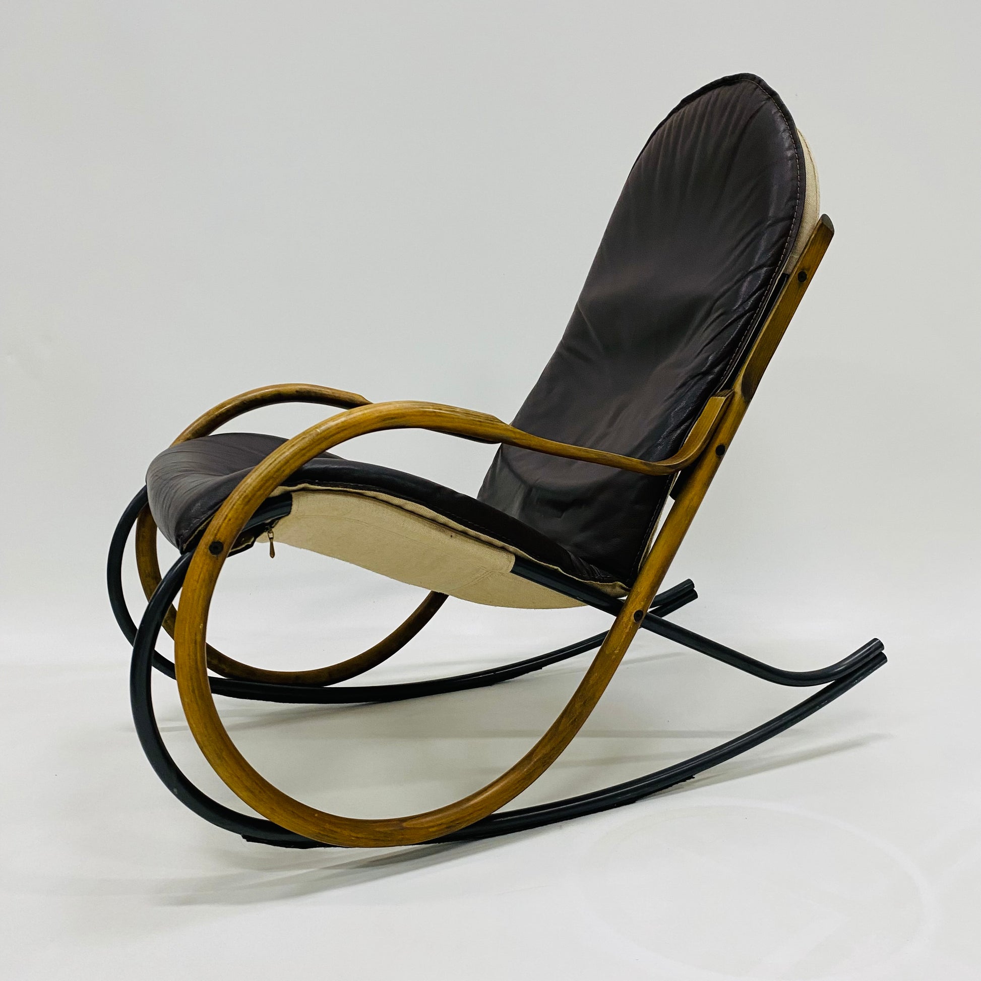 ROCKING CHAIR "NONNA" BY PAUL TUTTLE FOR STRÄSSLE INTERNATIONAL, SWITZERLAND 1970S