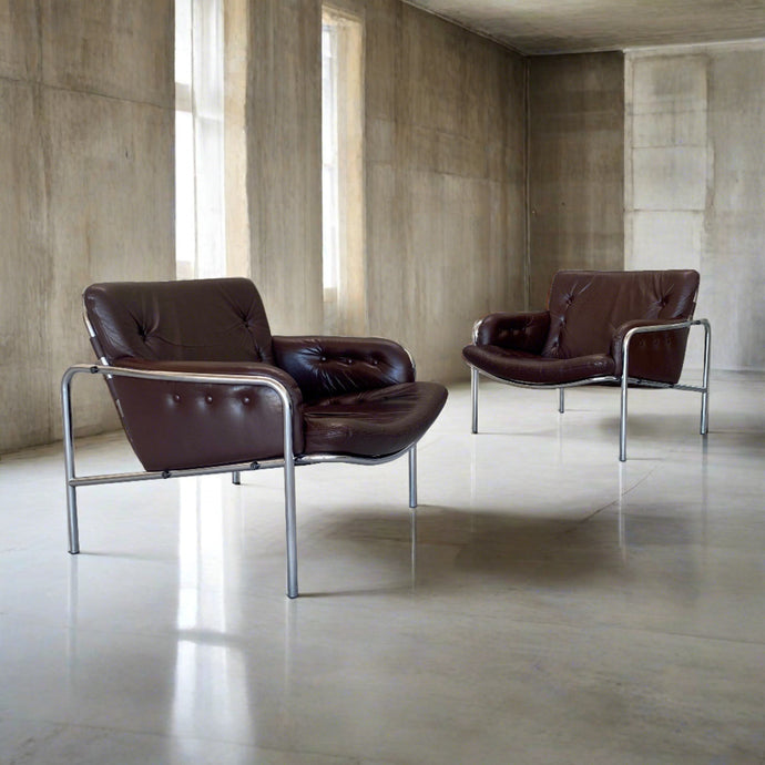 SET OF TWO ARMCHAIRS 
