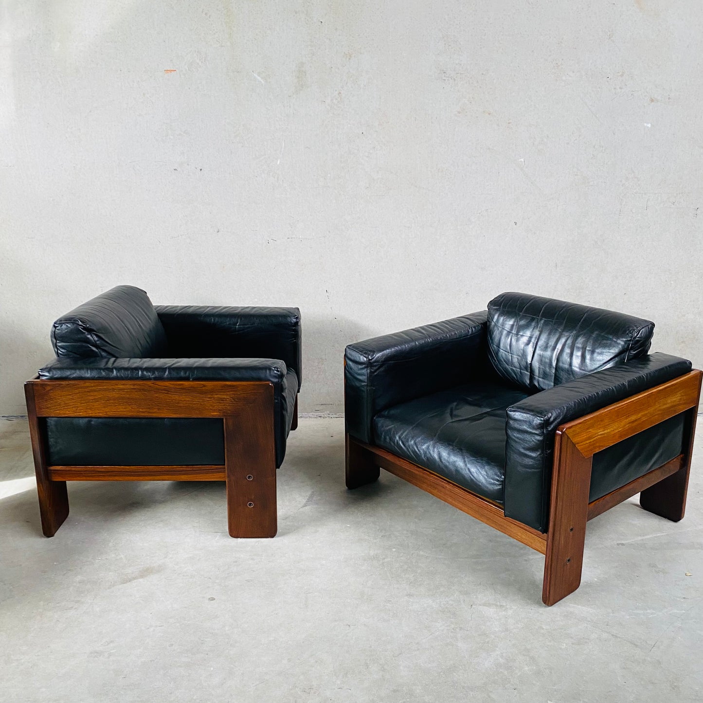 Set aus 2 schwarzen Ledersesseln „Bastiano“ von Tobia Scarpa für Knoll, Italien 1960