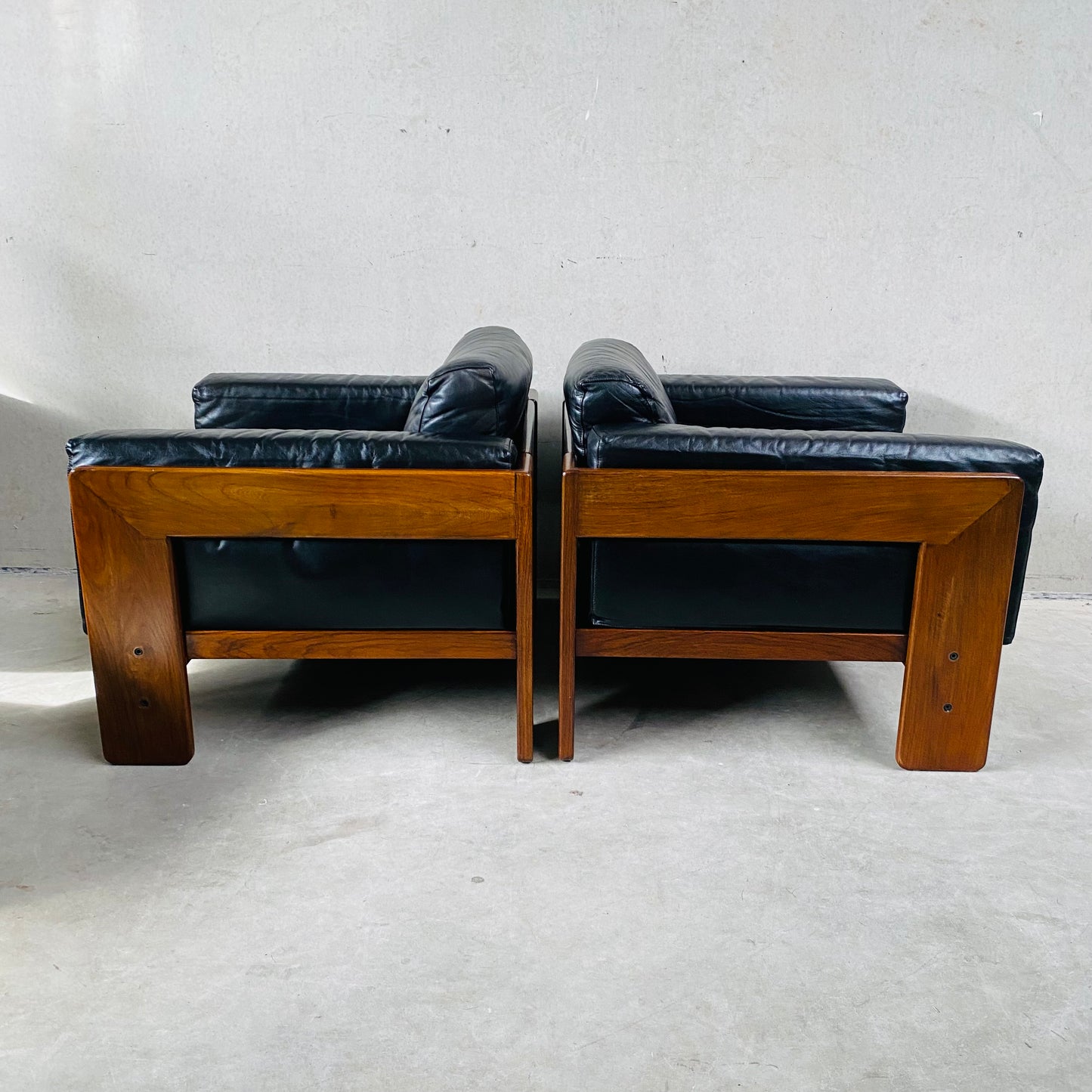 Set aus 2 schwarzen Ledersesseln „Bastiano“ von Tobia Scarpa für Knoll, Italien 1960