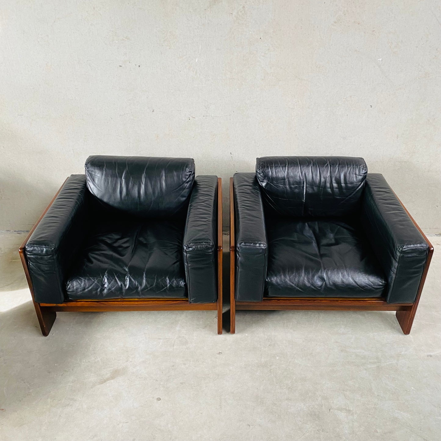 Set aus 2 schwarzen Ledersesseln „Bastiano“ von Tobia Scarpa für Knoll, Italien 1960