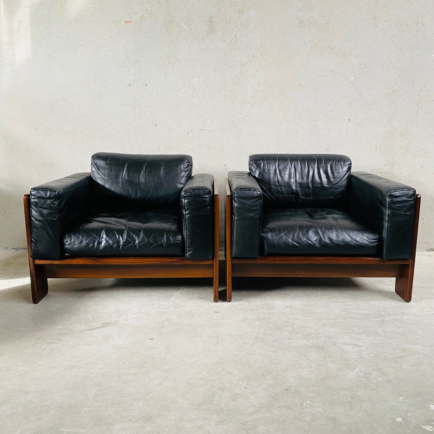 Set aus 2 schwarzen Ledersesseln „Bastiano“ von Tobia Scarpa für Knoll, Italien 1960