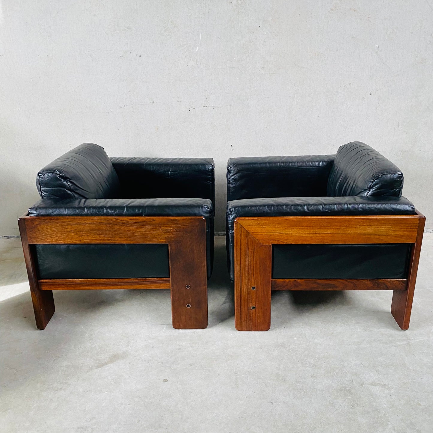 Set aus 2 schwarzen Ledersesseln „Bastiano“ von Tobia Scarpa für Knoll, Italien 1960