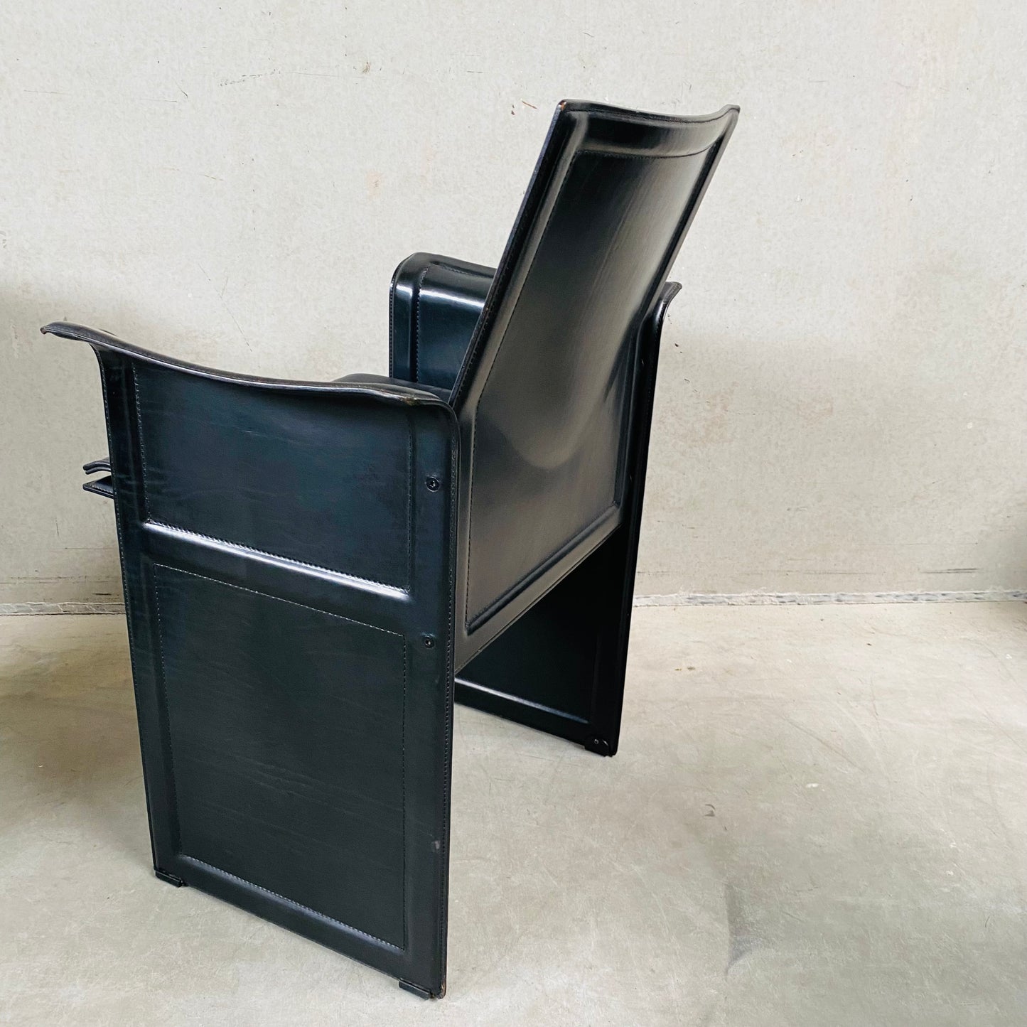 SET OF 6 BLACK LEATHER DINING CHAIRS "KORIUM" BY TITO AGNOLI FOR MATTEO GRASSI, ITALY 1970S
