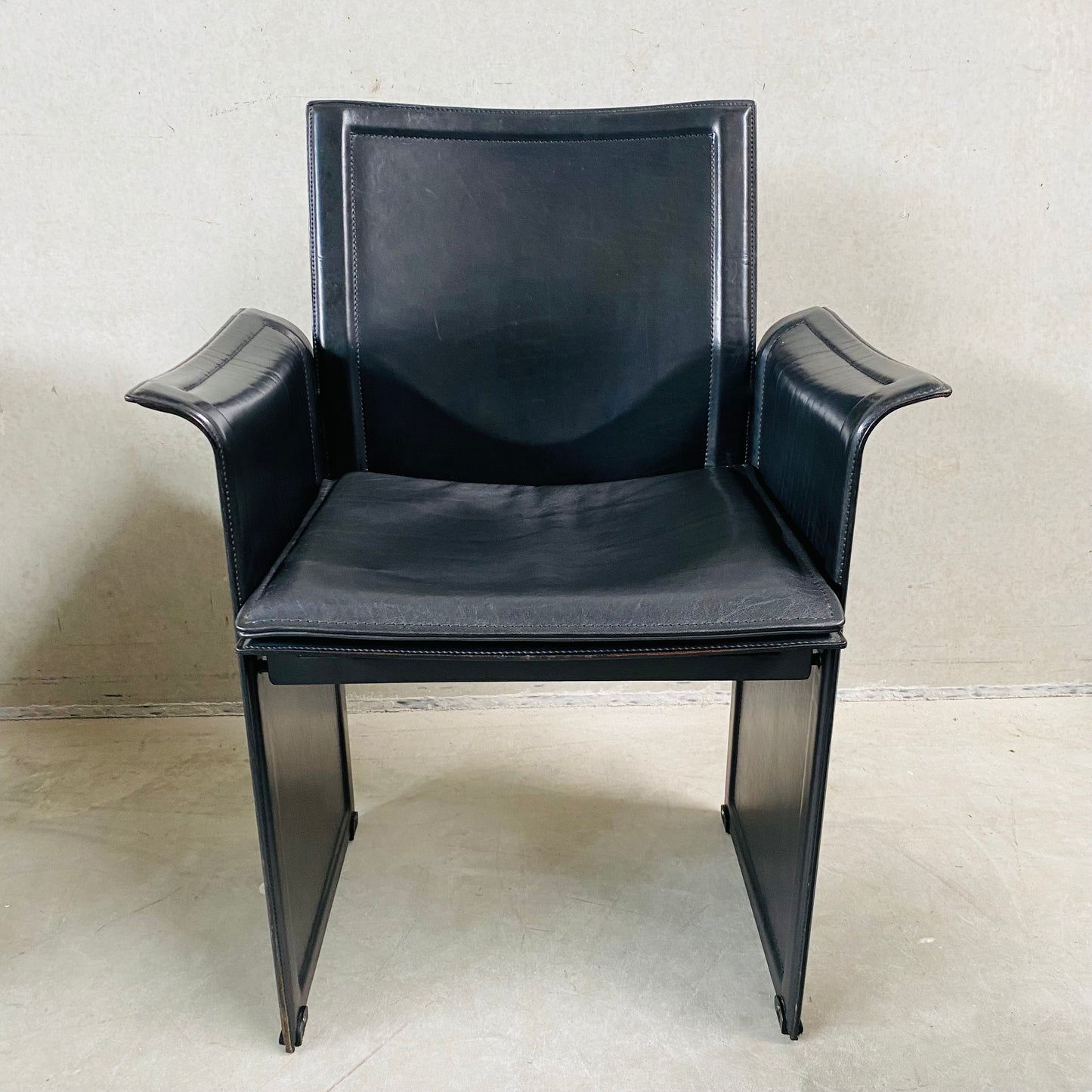 SET OF 6 BLACK LEATHER DINING CHAIRS "KORIUM" BY TITO AGNOLI FOR MATTEO GRASSI, ITALY 1970S