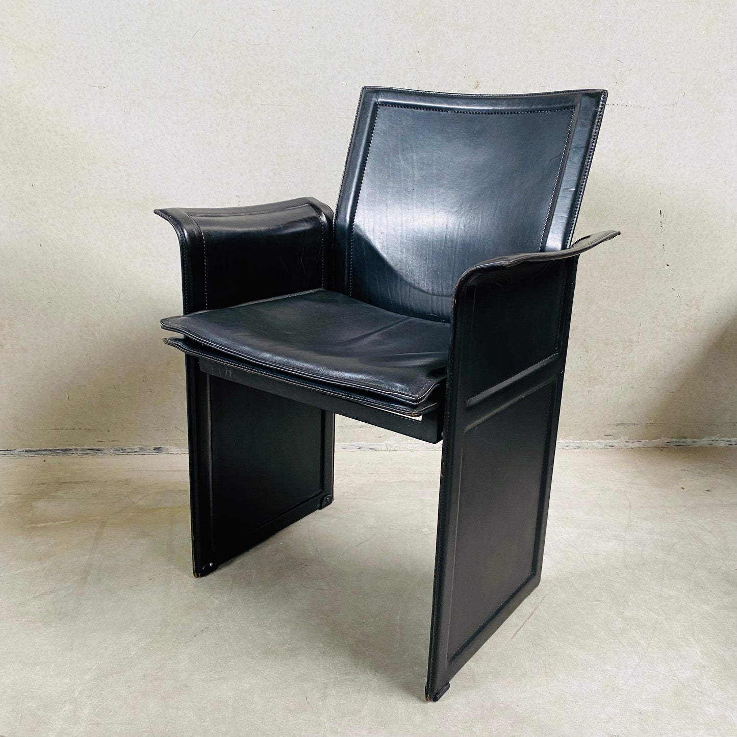 SET OF 6 BLACK LEATHER DINING CHAIRS "KORIUM" BY TITO AGNOLI FOR MATTEO GRASSI, ITALY 1970S