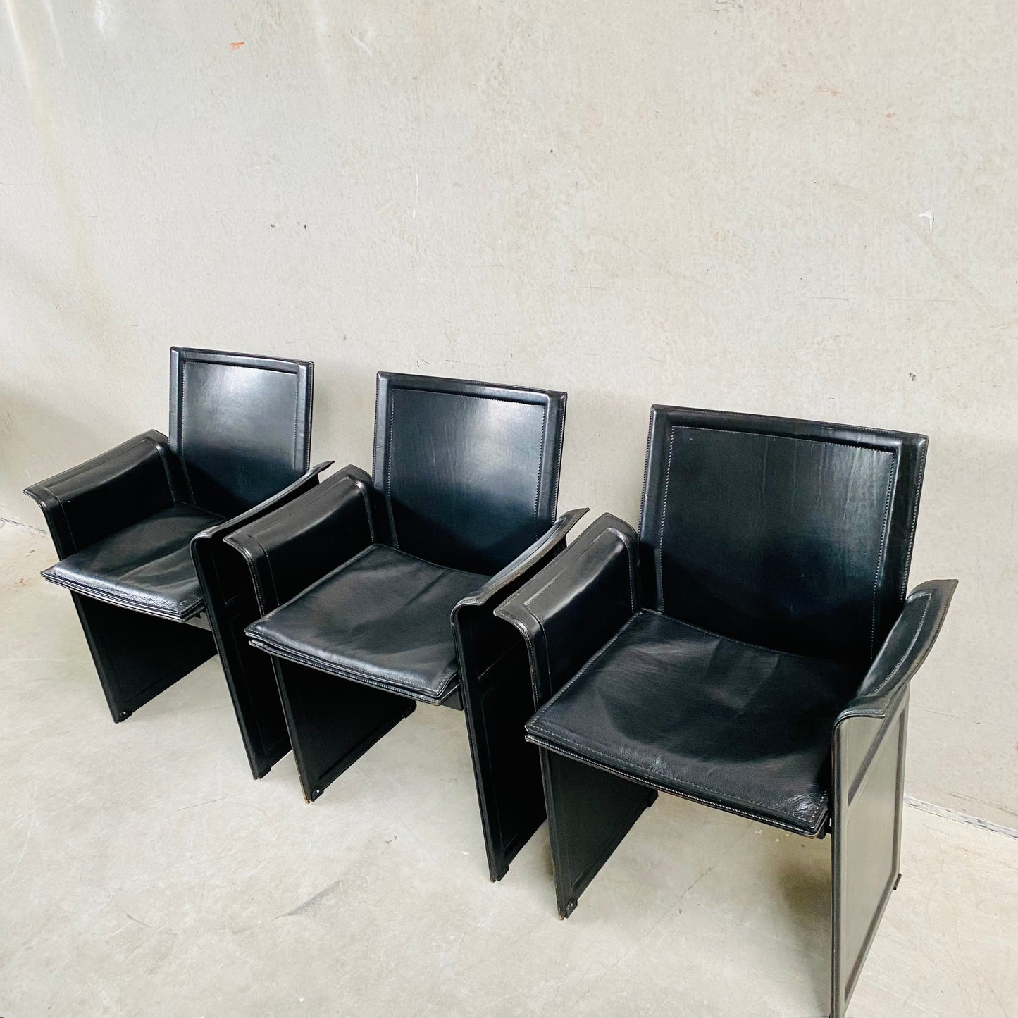 SET OF 6 BLACK LEATHER DINING CHAIRS "KORIUM" BY TITO AGNOLI FOR MATTEO GRASSI, ITALY 1970S