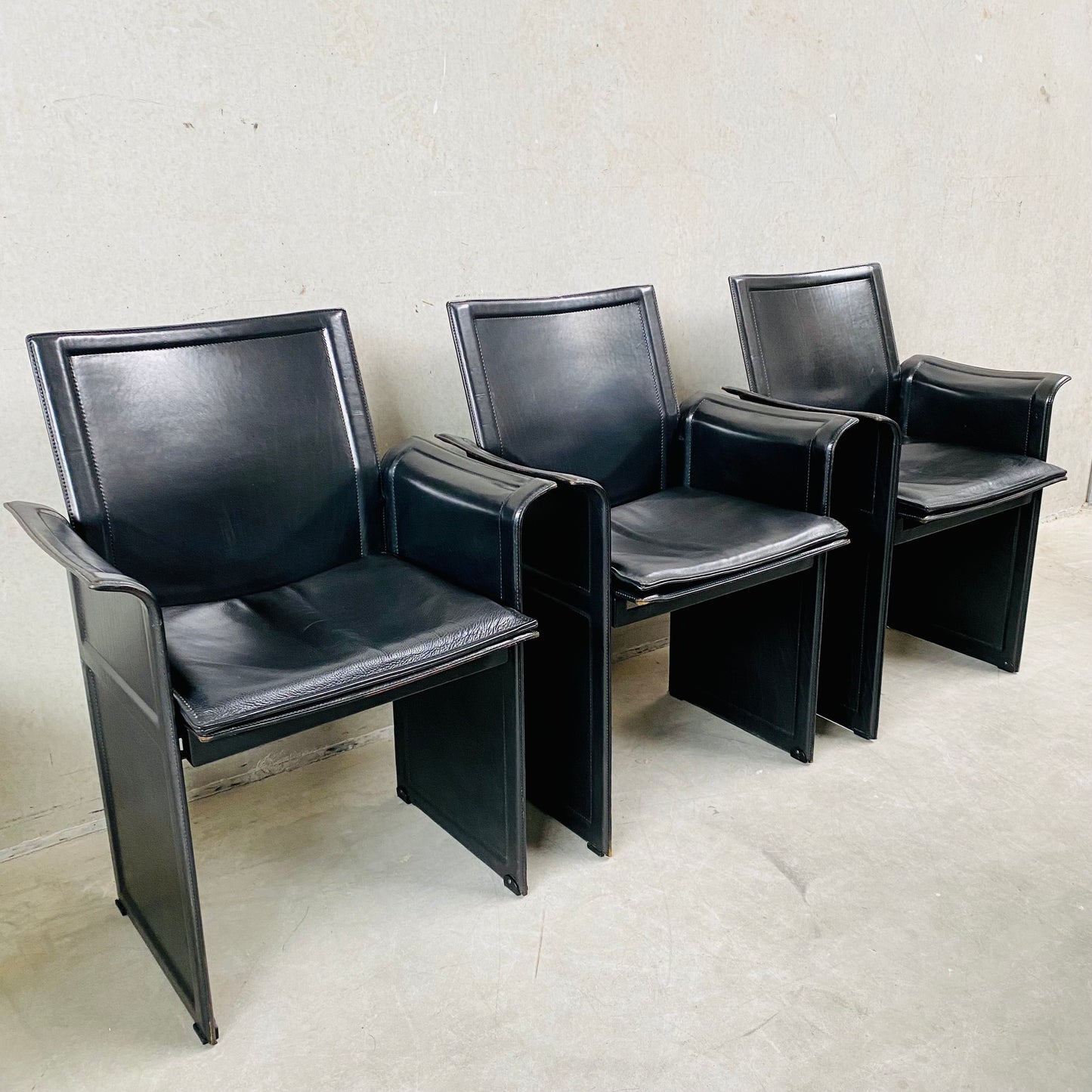 SET OF 6 BLACK LEATHER DINING CHAIRS "KORIUM" BY TITO AGNOLI FOR MATTEO GRASSI, ITALY 1970S