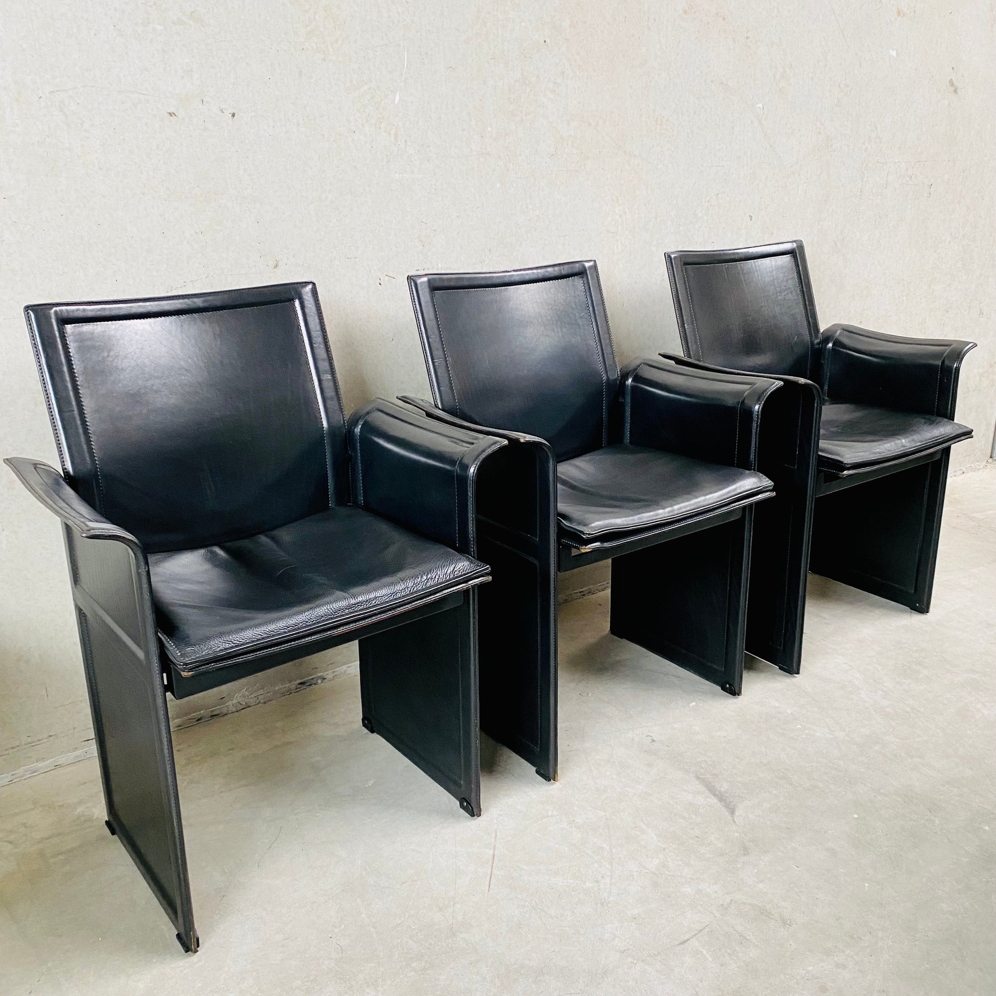 SET OF 6 BLACK LEATHER DINING CHAIRS "KORIUM" BY TITO AGNOLI FOR MATTEO GRASSI, ITALY 1970S