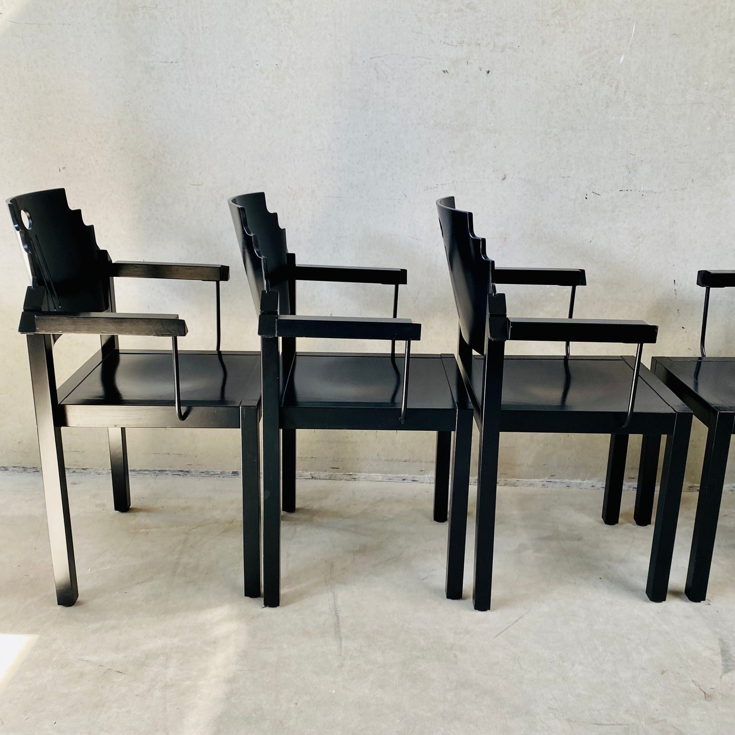 Set aus 6 Esszimmerstühlen im Memphis-Stil, schwarz lackiert, von Gebr. Thonet für Thonet Wien, Österreich, 1980