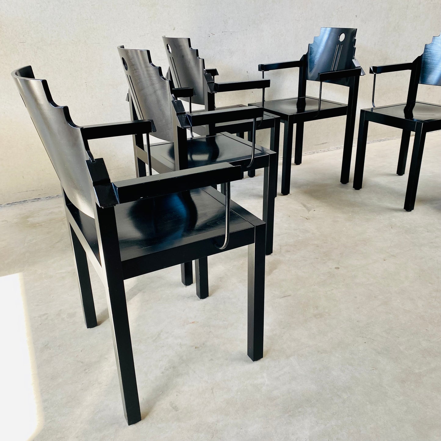 Set aus 6 Esszimmerstühlen im Memphis-Stil, schwarz lackiert, von Gebr. Thonet für Thonet Wien, Österreich, 1980
