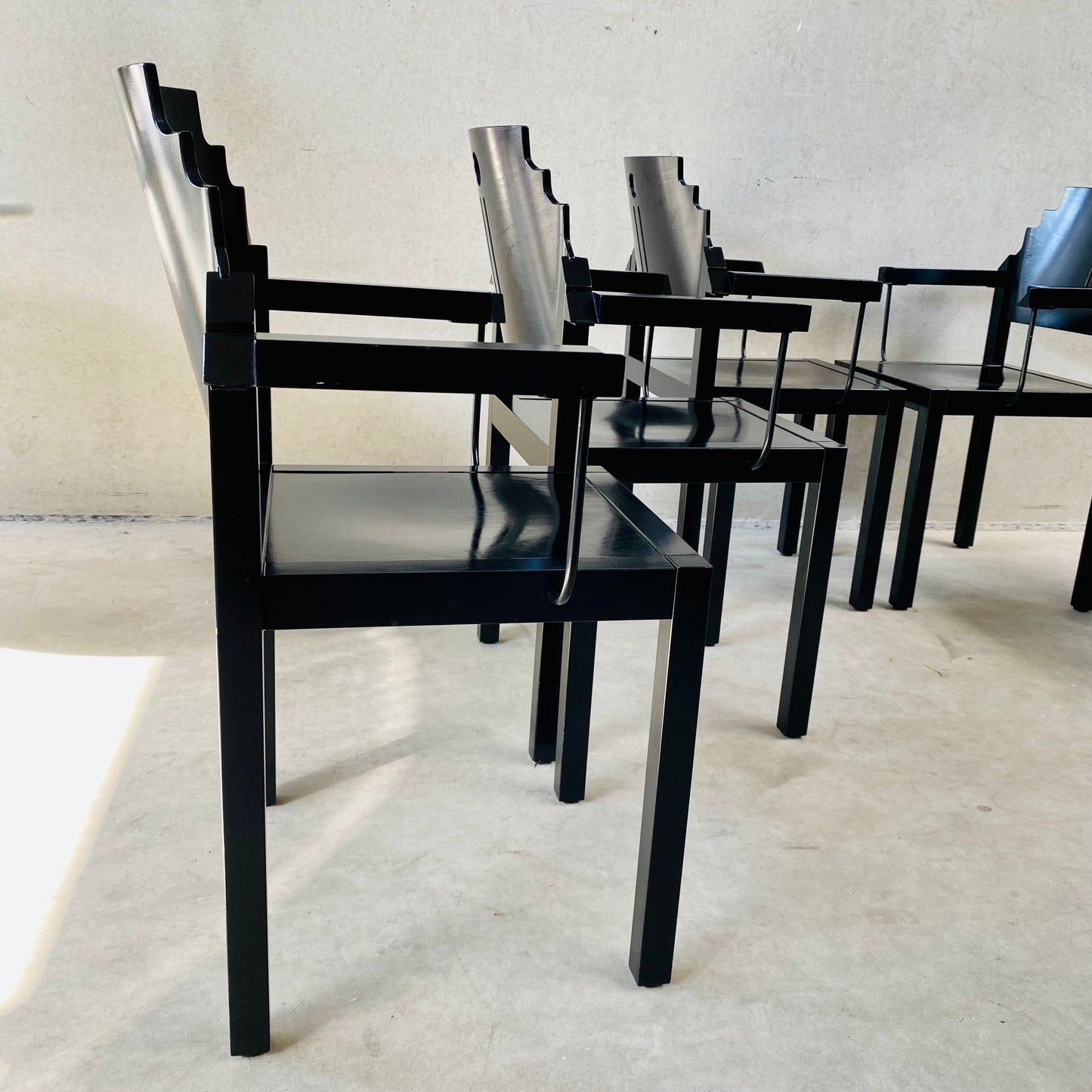 Set aus 6 Esszimmerstühlen im Memphis-Stil, schwarz lackiert, von Gebr. Thonet für Thonet Wien, Österreich, 1980