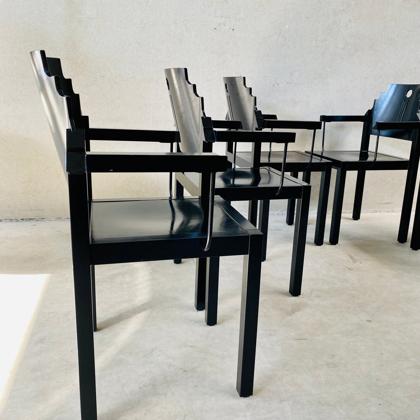 Set aus 6 Esszimmerstühlen im Memphis-Stil, schwarz lackiert, von Gebr. Thonet für Thonet Wien, Österreich, 1980