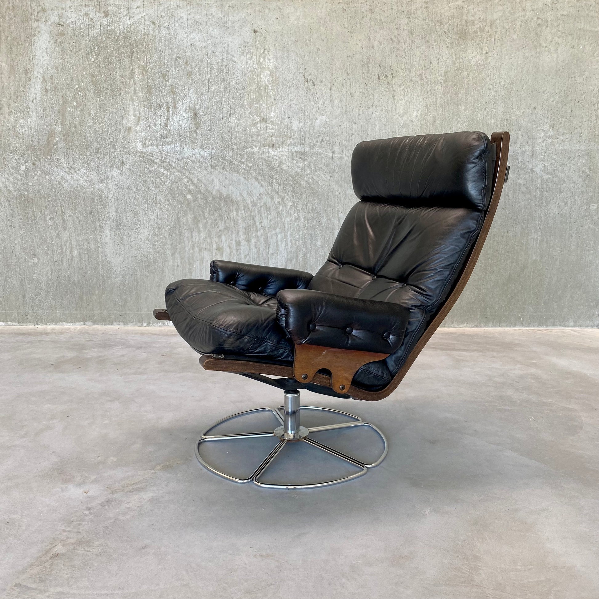 SWIFFLE BASE LEATHER LOUNGE CHAIR BY BRUNO MATHSSON FOR DUX, SWEDEN 1970S