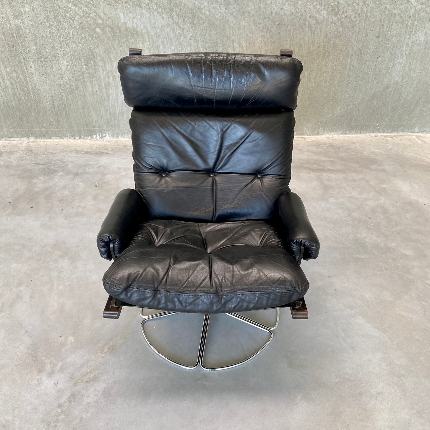 SWIFFLE BASE LEATHER LOUNGE CHAIR BY BRUNO MATHSSON FOR DUX, SWEDEN 1970S