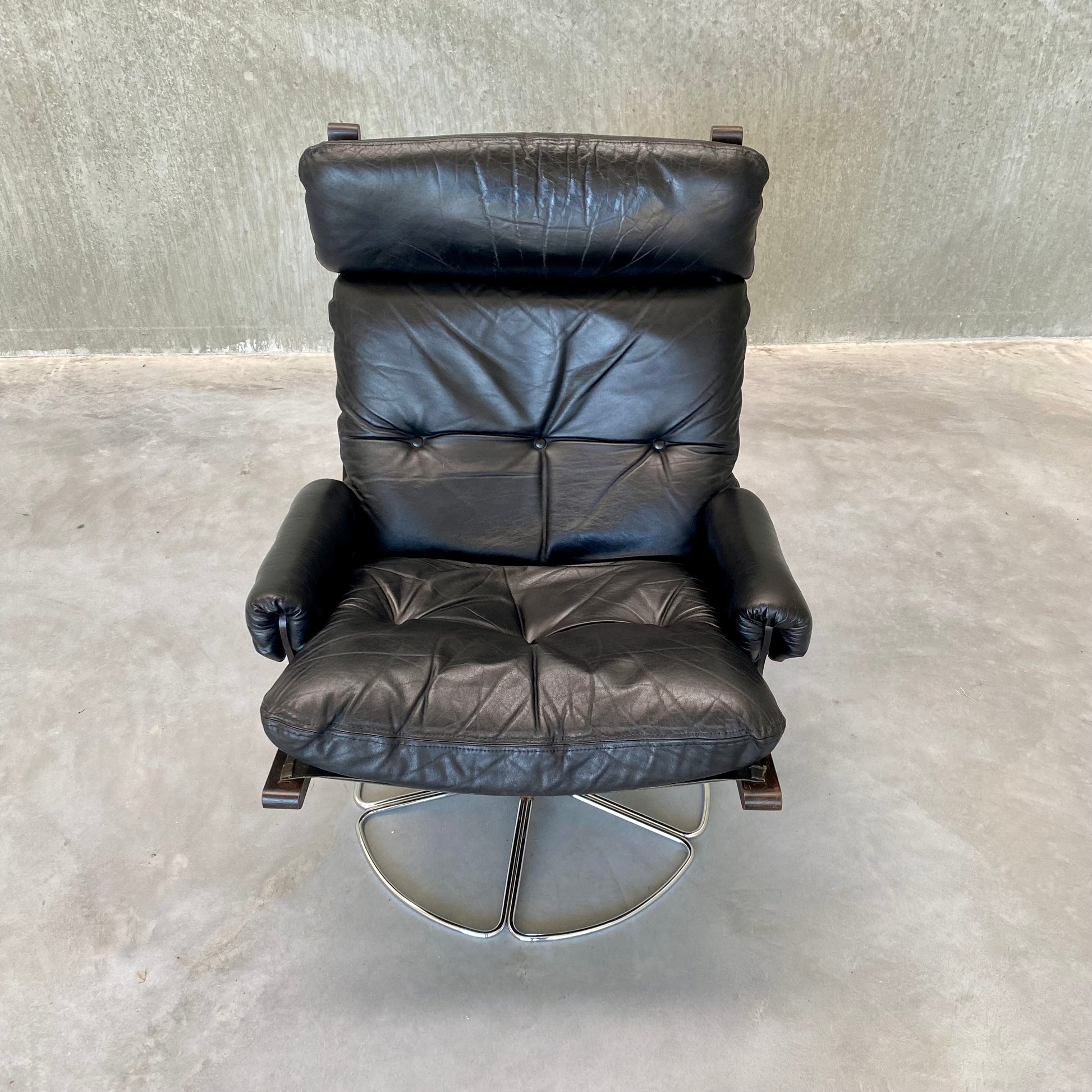 SWIFFLE BASE LEATHER LOUNGE CHAIR BY BRUNO MATHSSON FOR DUX, SWEDEN 1970S