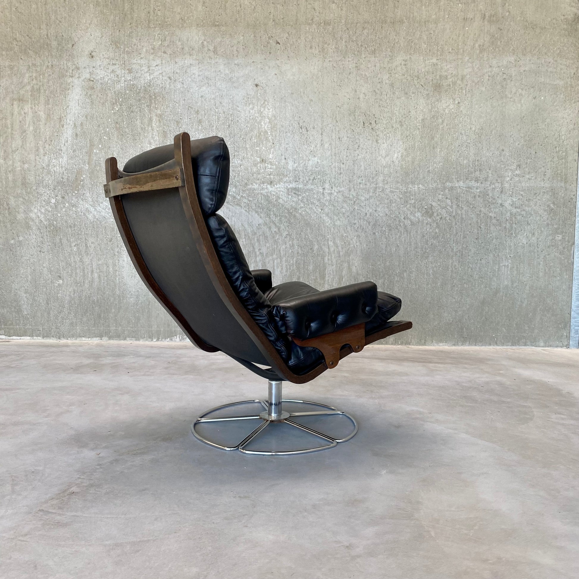 SWIFFLE BASE LEATHER LOUNGE CHAIR BY BRUNO MATHSSON FOR DUX, SWEDEN 1970S