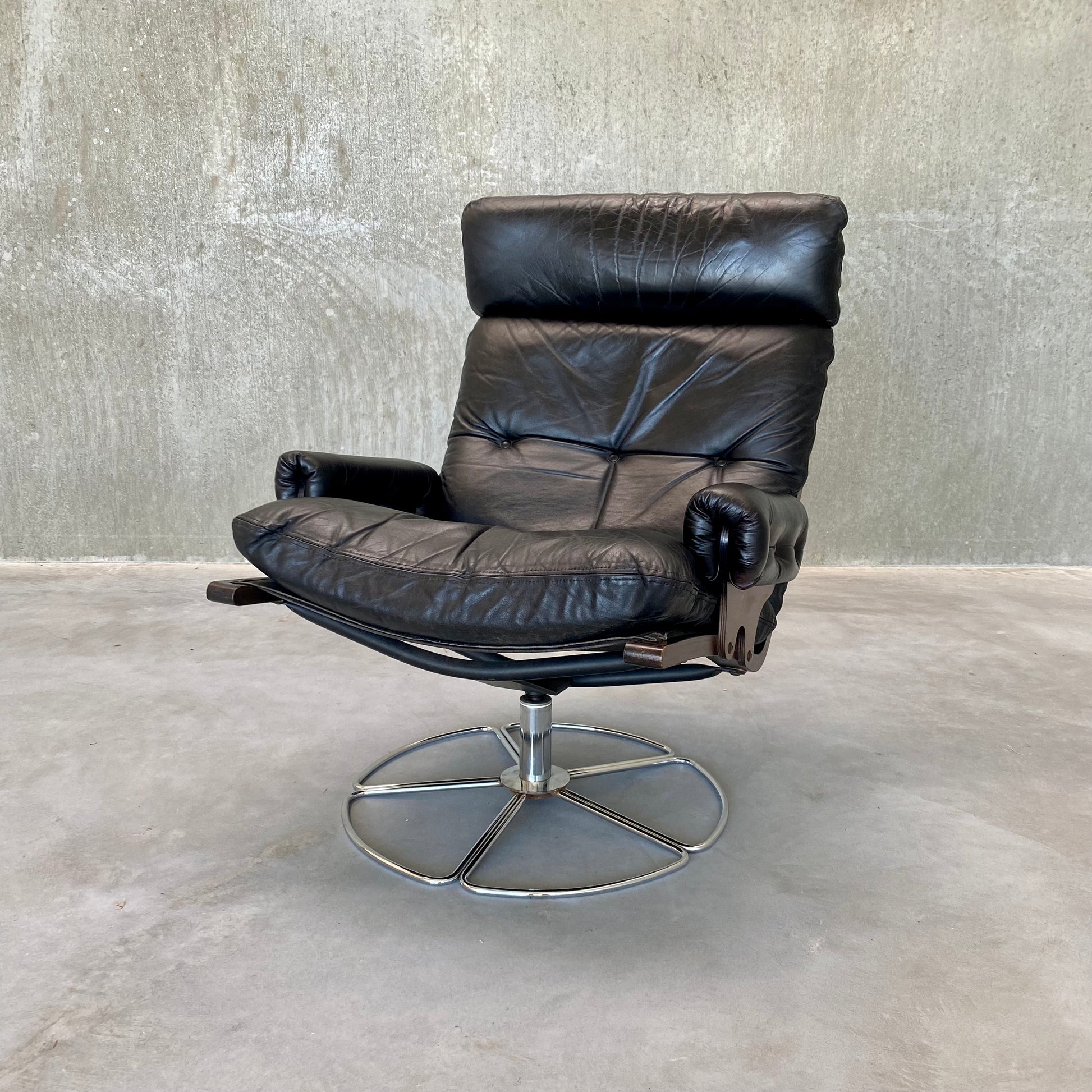 SWIFFLE BASE LEATHER LOUNGE CHAIR BY BRUNO MATHSSON FOR DUX, SWEDEN 1970S