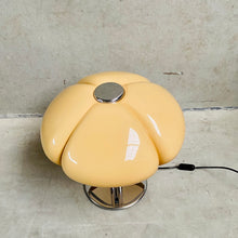 Load image into Gallery viewer, Table Lamp “quadrifoglio” by Luigi Massoni for Harvey Guzzini Italy 1968
