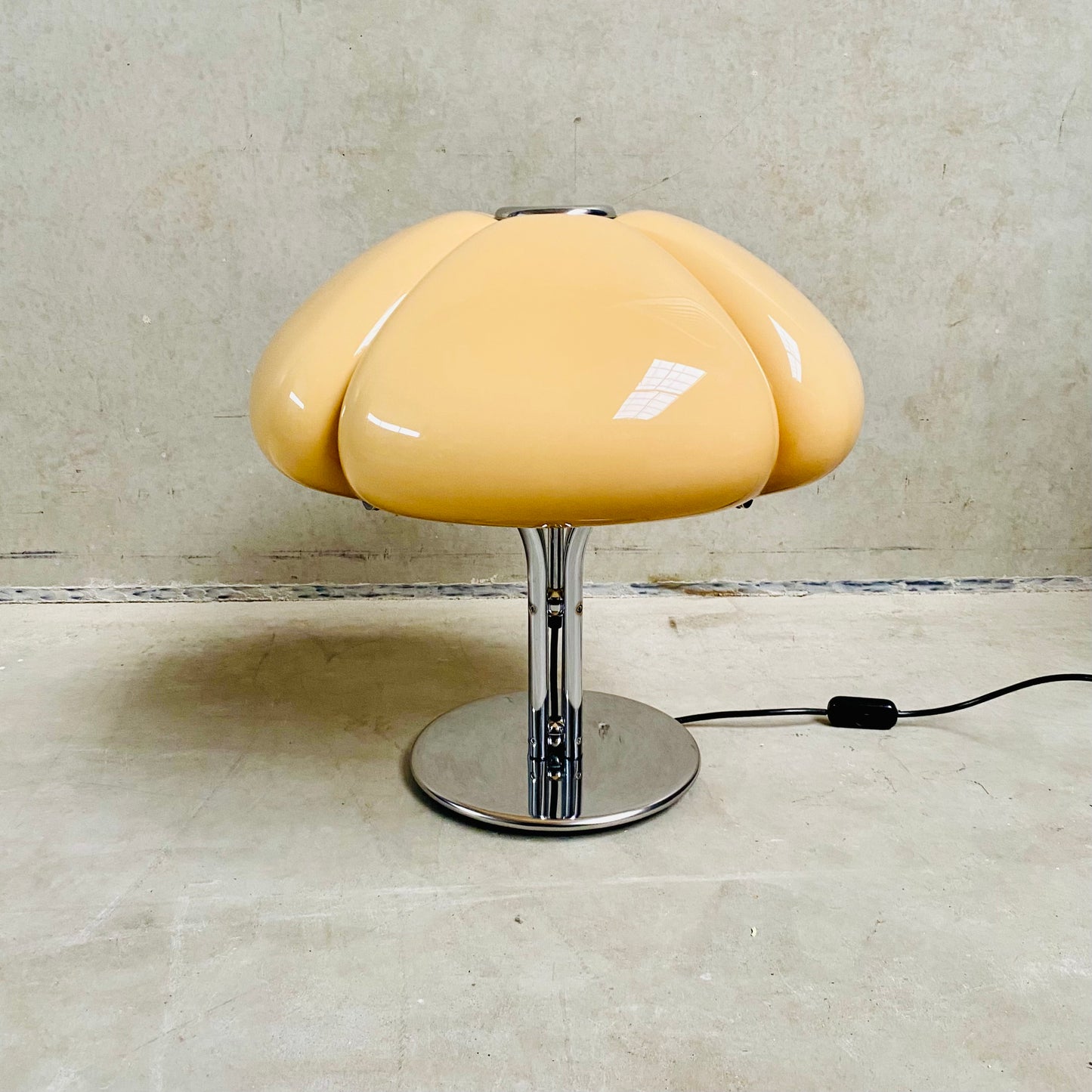 Tischleuchte „quadrifoglio“ von Luigi Massoni für Harvey Guzzini Italien 1968