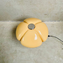 Load image into Gallery viewer, Table Lamp “quadrifoglio” by Luigi Massoni for Harvey Guzzini Italy 1968
