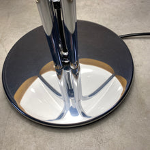 Load image into Gallery viewer, Table Lamp “quadrifoglio” by Luigi Massoni for Harvey Guzzini Italy 1968
