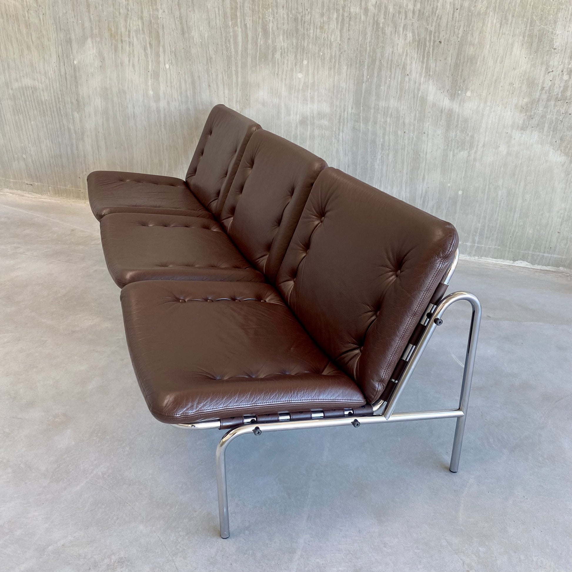 LEATHER THREE SEATER SOFA "OSAKA BZ12" BY MARTIN VISSER FOR 'T SPECTRUM, NETHERLANDS 1969S