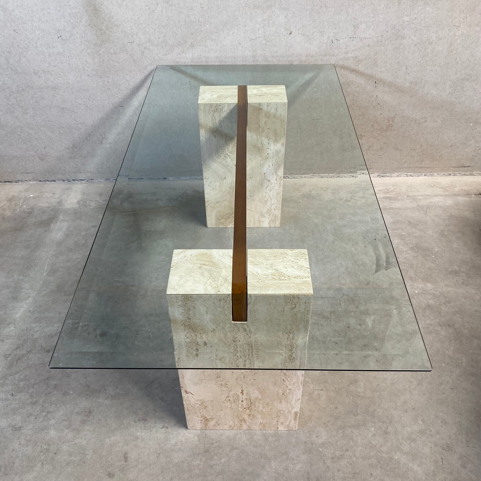 ITALIAN DESIGN TRAVERTIN DINING TABLE WITH GLASS TOP ARTEDI, ITALY 1970S