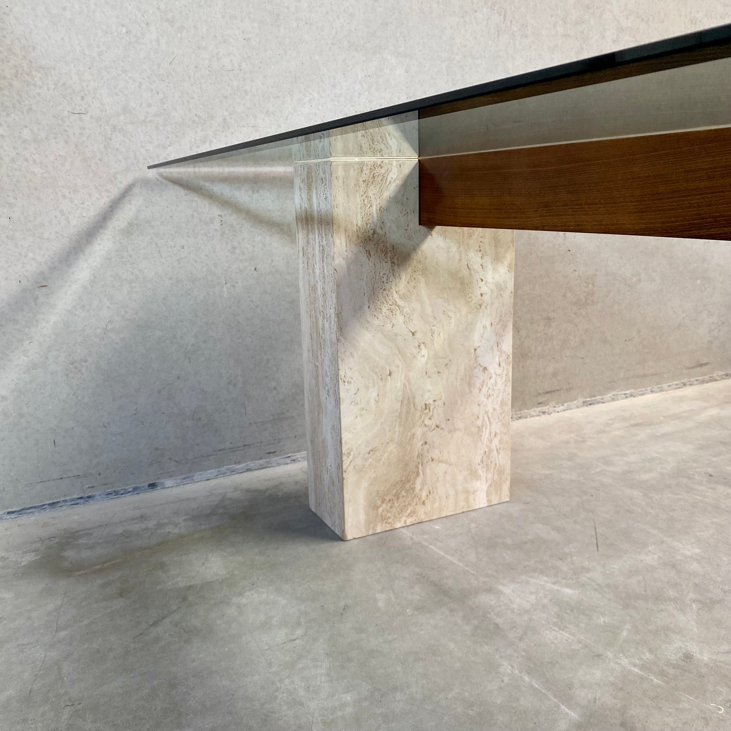 ITALIAN DESIGN TRAVERTIN DINING TABLE WITH GLASS TOP ARTEDI, ITALY 1970S