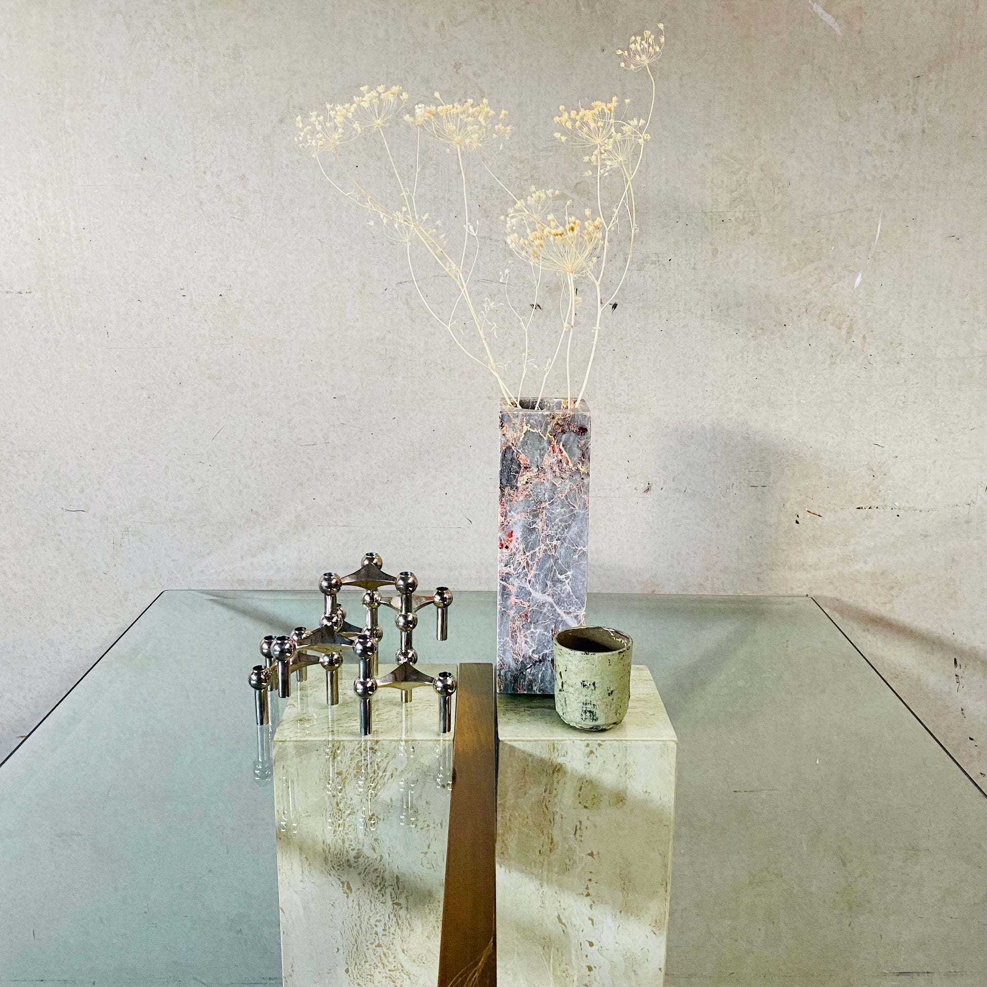 ITALIAN DESIGN TRAVERTIN DINING TABLE WITH GLASS TOP ARTEDI, ITALY 1970S