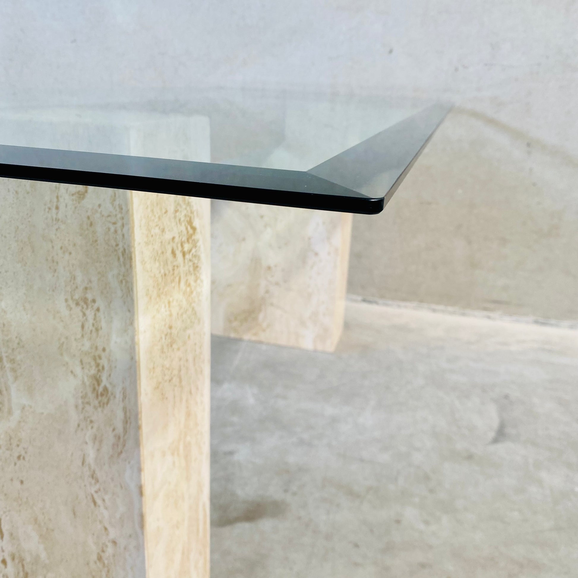 ITALIAN DESIGN TRAVERTIN DINING TABLE WITH GLASS TOP ARTEDI, ITALY 1970S