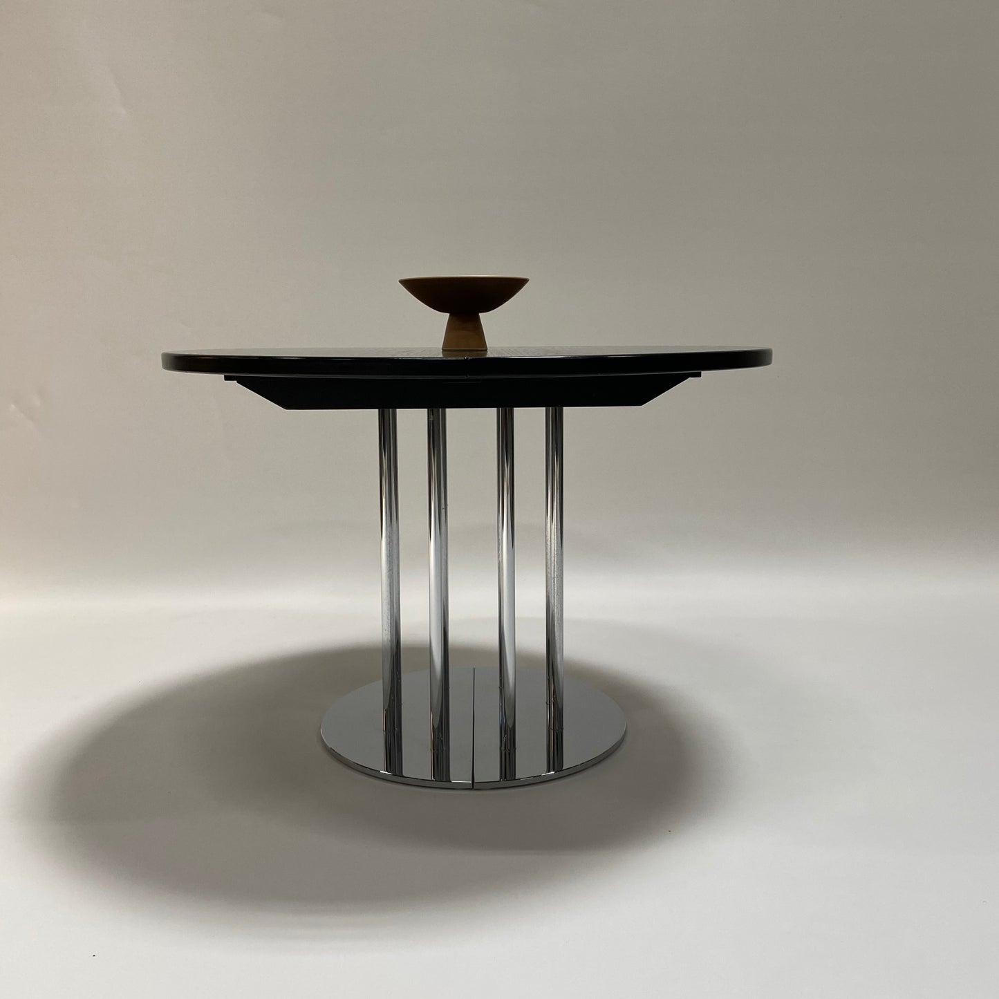 EXTENDABLE ROUND BAUHAUS DINING TABLE BY THONET, GERMANY 1980S www.foundicons.nl