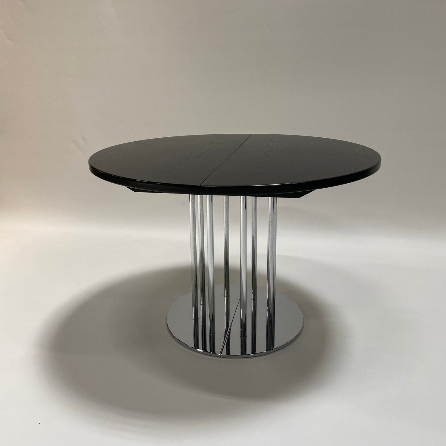 EXTENDABLE ROUND BAUHAUS DINING TABLE BY THONET, GERMANY 1980S www.foundicons.nl