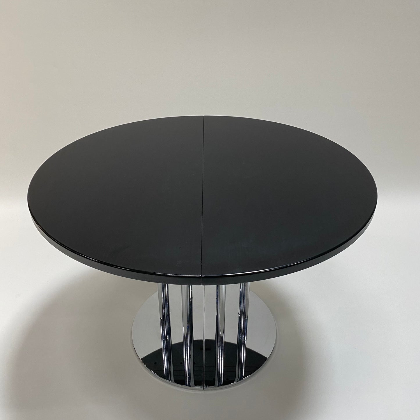 EXTENDABLE ROUND BAUHAUS DINING TABLE BY THONET, GERMANY 1980S www.foundicons.nl