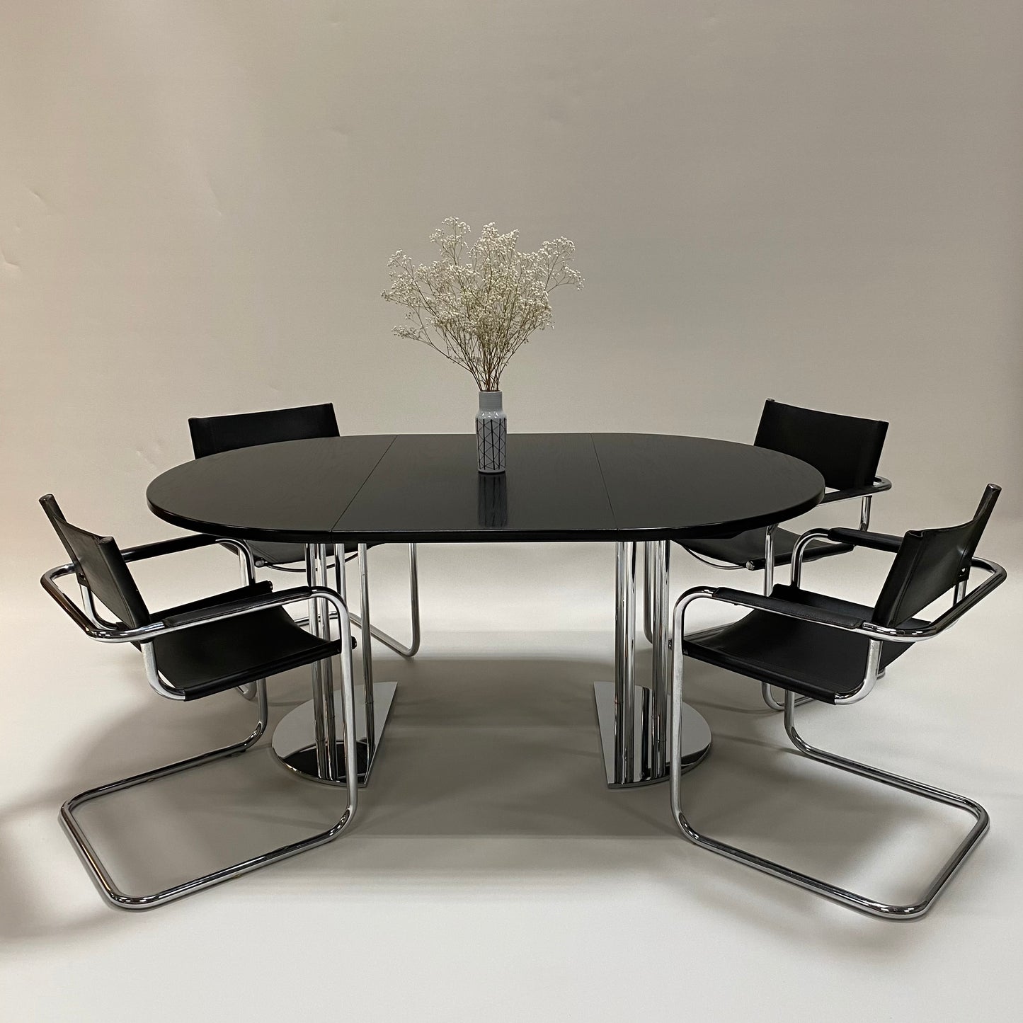 EXTENDABLE ROUND BAUHAUS DINING TABLE BY THONET, GERMANY 1980S www.foundicons.nl