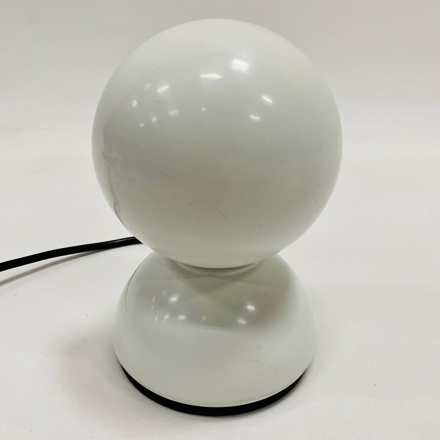 Vico Magistretti „Eclisse“ Schreibtisch-/Wandleuchte für Artemide in Weiß, Italien 1970