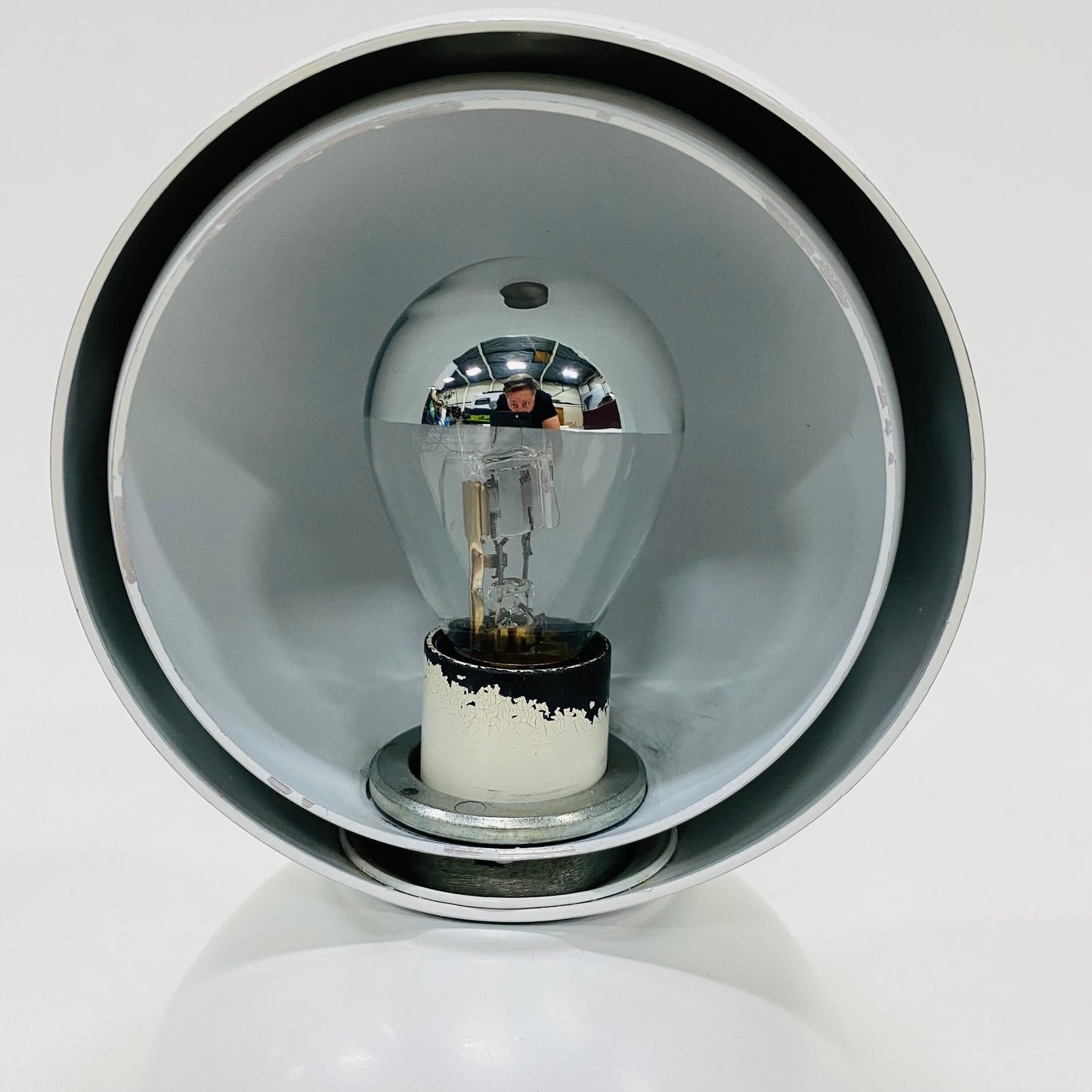 Vico Magistretti „Eclisse“ Schreibtisch-/Wandleuchte für Artemide in Weiß, Italien 1970