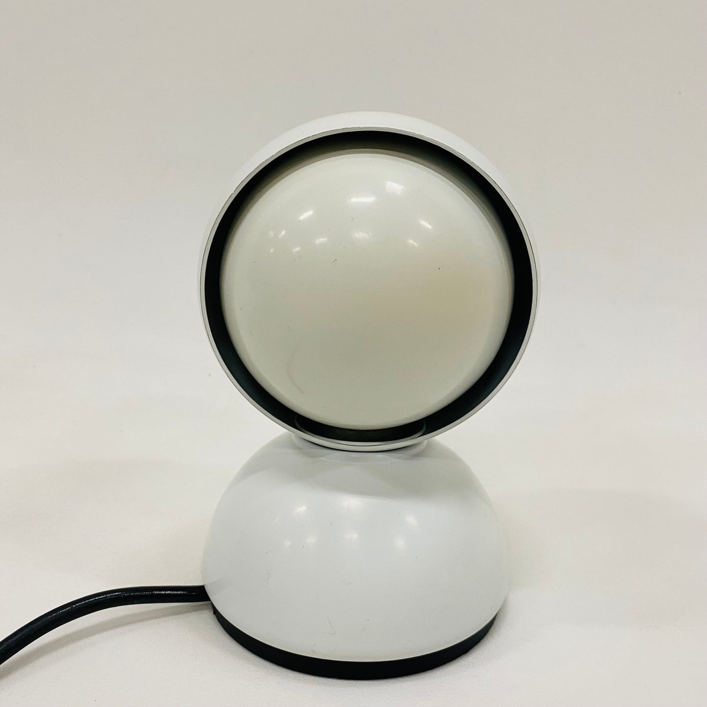 Vico Magistretti „Eclisse“ Schreibtisch-/Wandleuchte für Artemide in Weiß, Italien 1970
