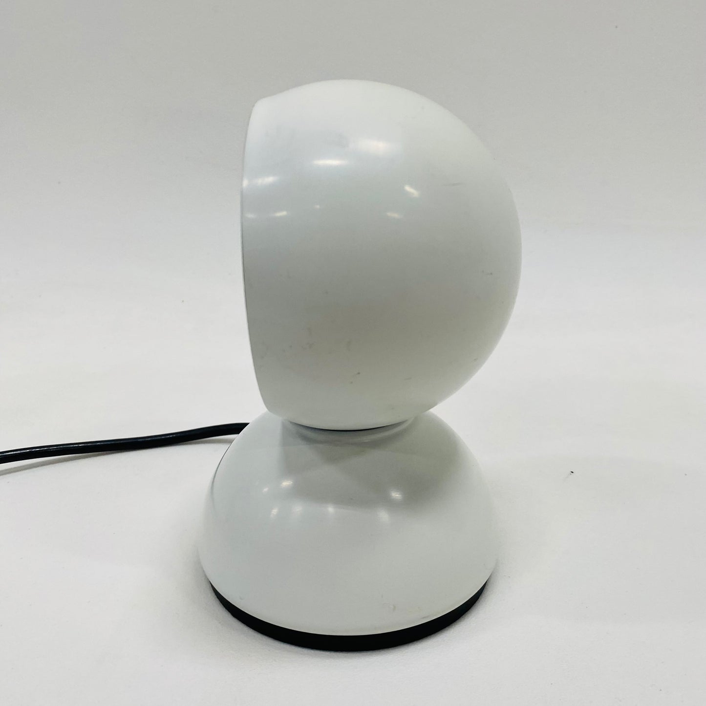 Vico Magistretti „Eclisse“ Schreibtisch-/Wandleuchte für Artemide in Weiß, Italien 1970