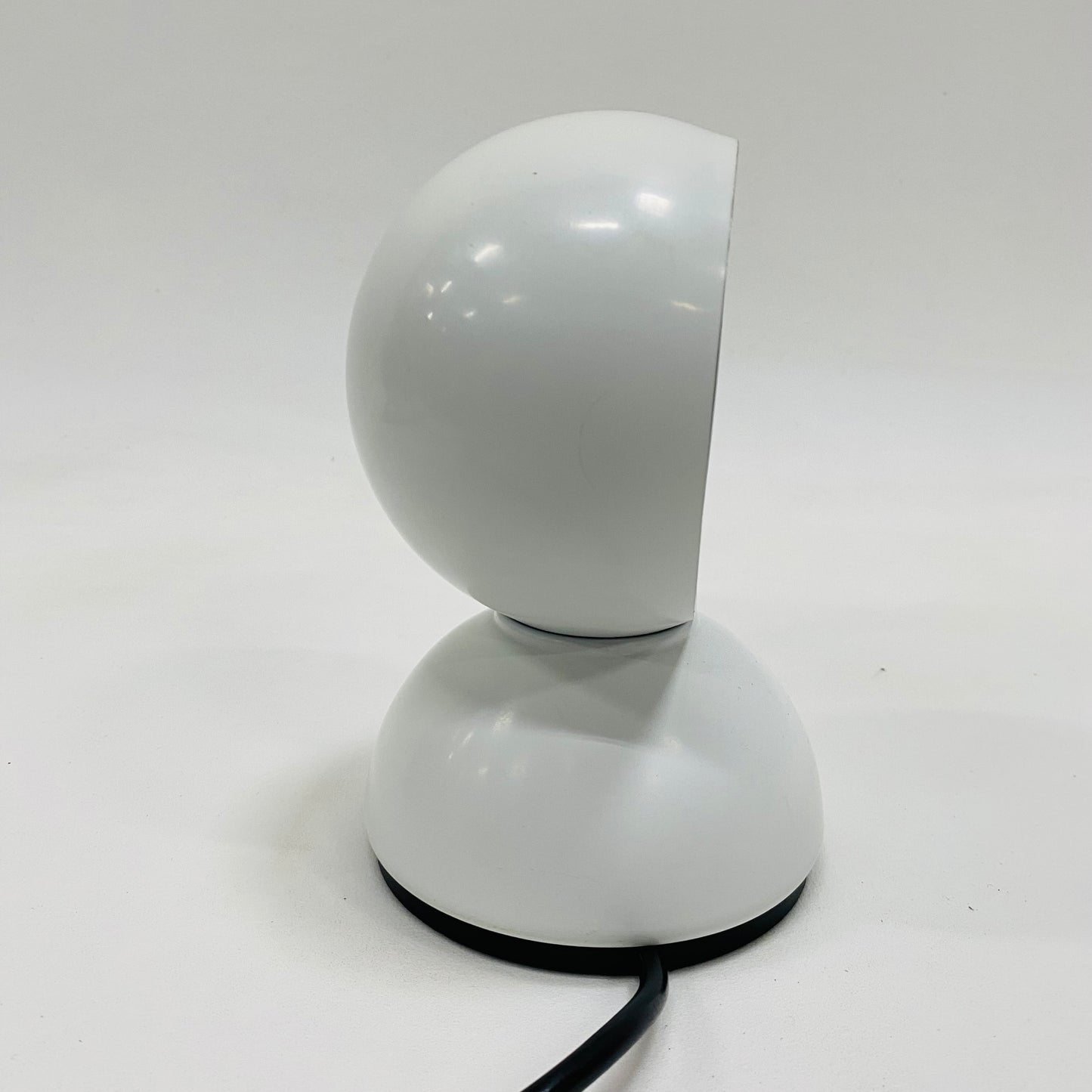 Vico Magistretti „Eclisse“ Schreibtisch-/Wandleuchte für Artemide in Weiß, Italien 1970