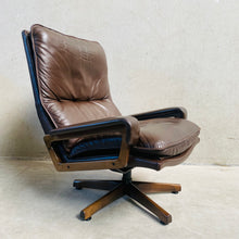 Load image into Gallery viewer, Leather &#39;King&#39; Lounge Chair by André Vandenbeuck for Strässle, Switzerland 1960
