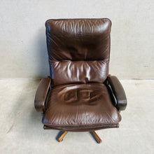 Load image into Gallery viewer, Leather &#39;King&#39; Lounge Chair by André Vandenbeuck for Strässle, Switzerland 1960
