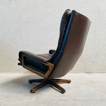 Load image into Gallery viewer, Leather &#39;King&#39; Lounge Chair by André Vandenbeuck for Strässle, Switzerland 1960
