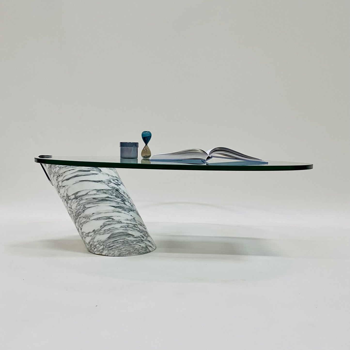 Couchtisch aus massivem italienischem Carrara-Marmor mit Glasplatte, hergestellt von Team Form AG für Ronald Schmitt, Deutschland, 1970
