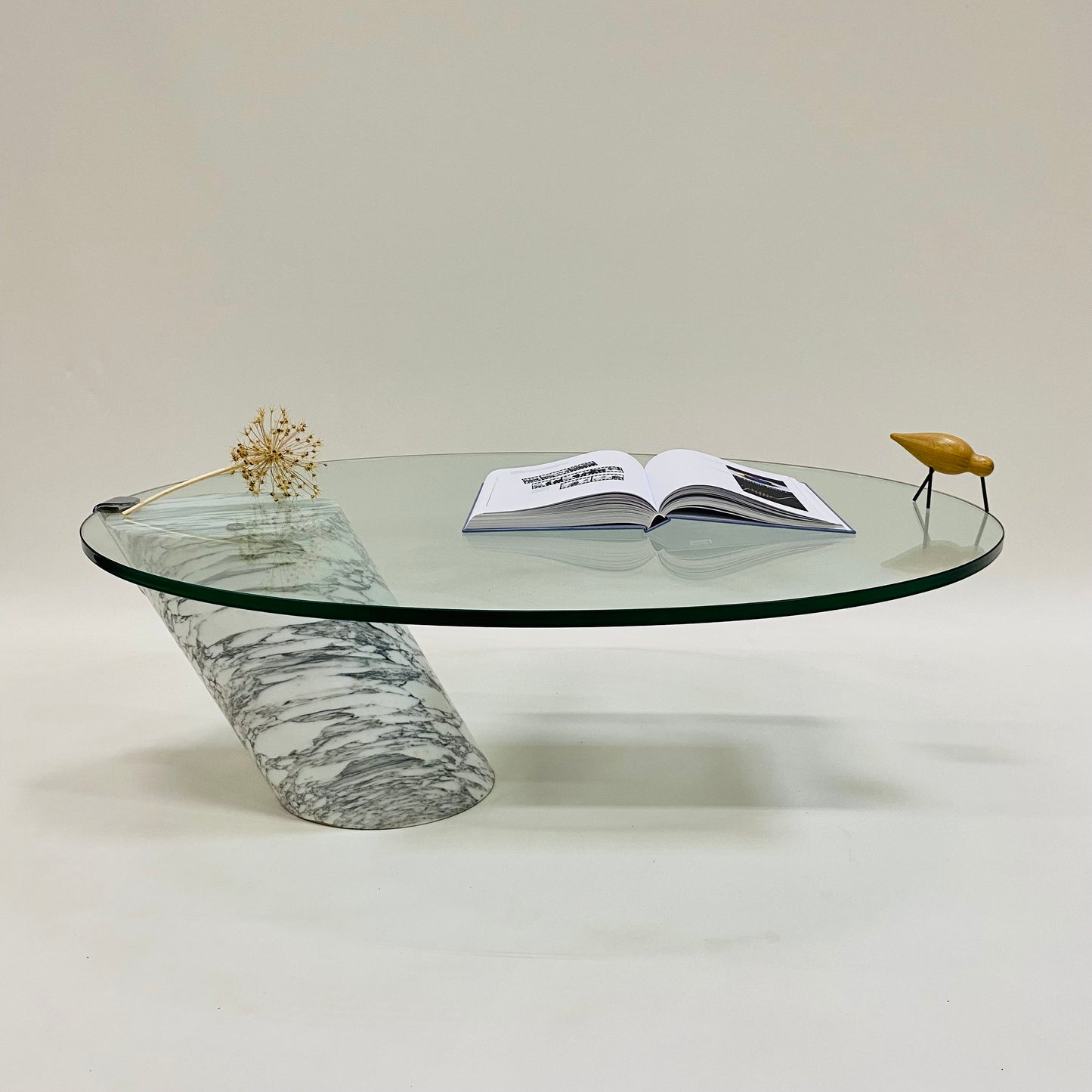 Couchtisch aus massivem italienischem Carrara-Marmor mit Glasplatte, hergestellt von Team Form AG für Ronald Schmitt, Deutschland, 1970