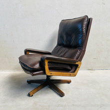 Load image into Gallery viewer, Leather &#39;King&#39; Lounge Chair by André Vandenbeuck for Strässle, Switzerland 1960
