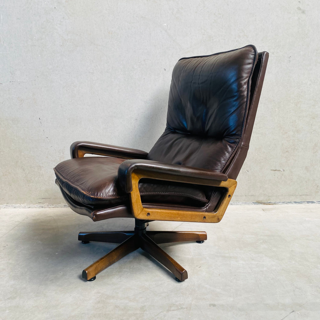 Leather 'King' Lounge Chair by André Vandenbeuck for Strässle, Switzerland 1960